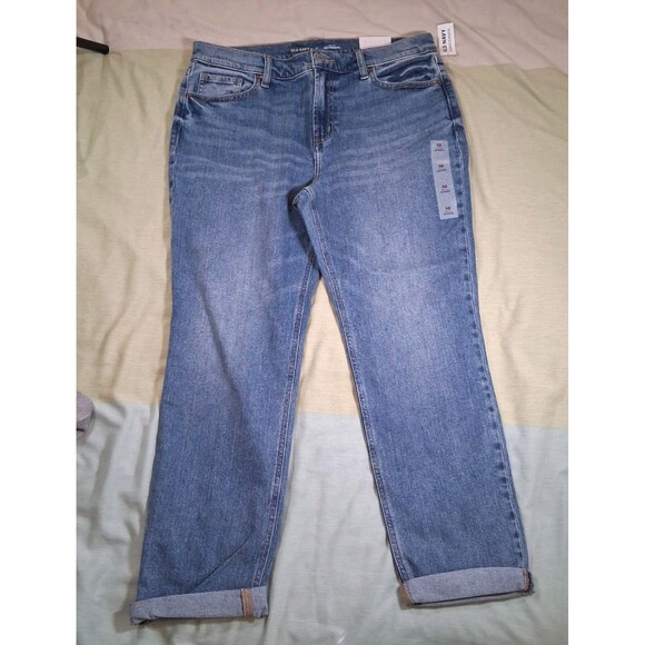 Old Navy Women’s Mid-Rise Boyfriend Jeans Size 10 Medium Wash NWT - Picture 2 of 8